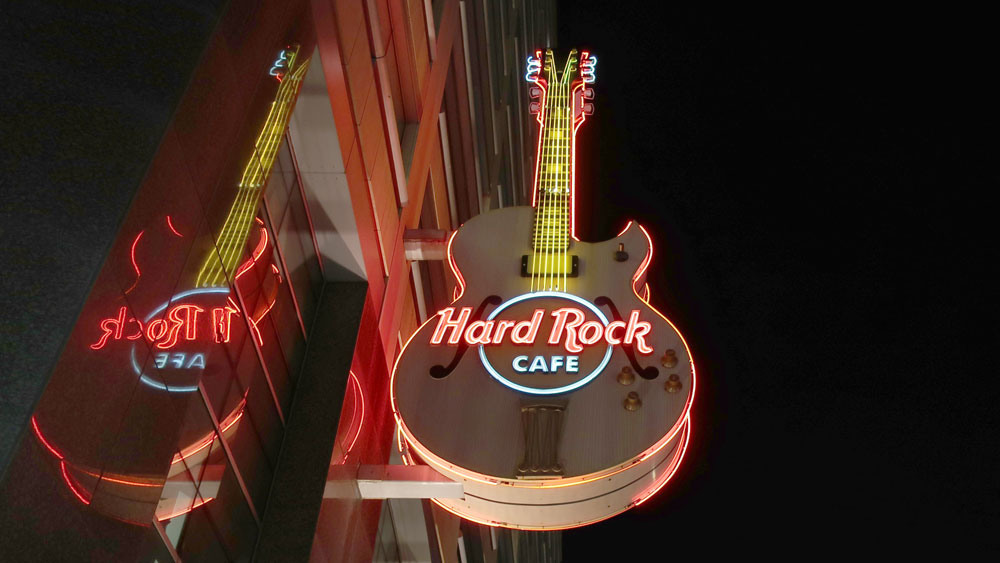 Hard Rock Cafe Detroit, neon guitar