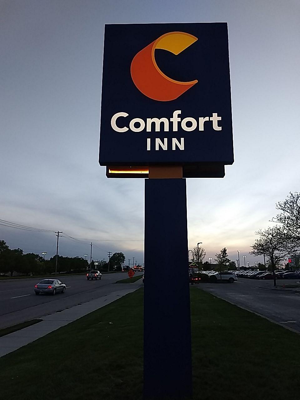 Comfort Inn Pylon Pole sign illuminating aluminum cover night view