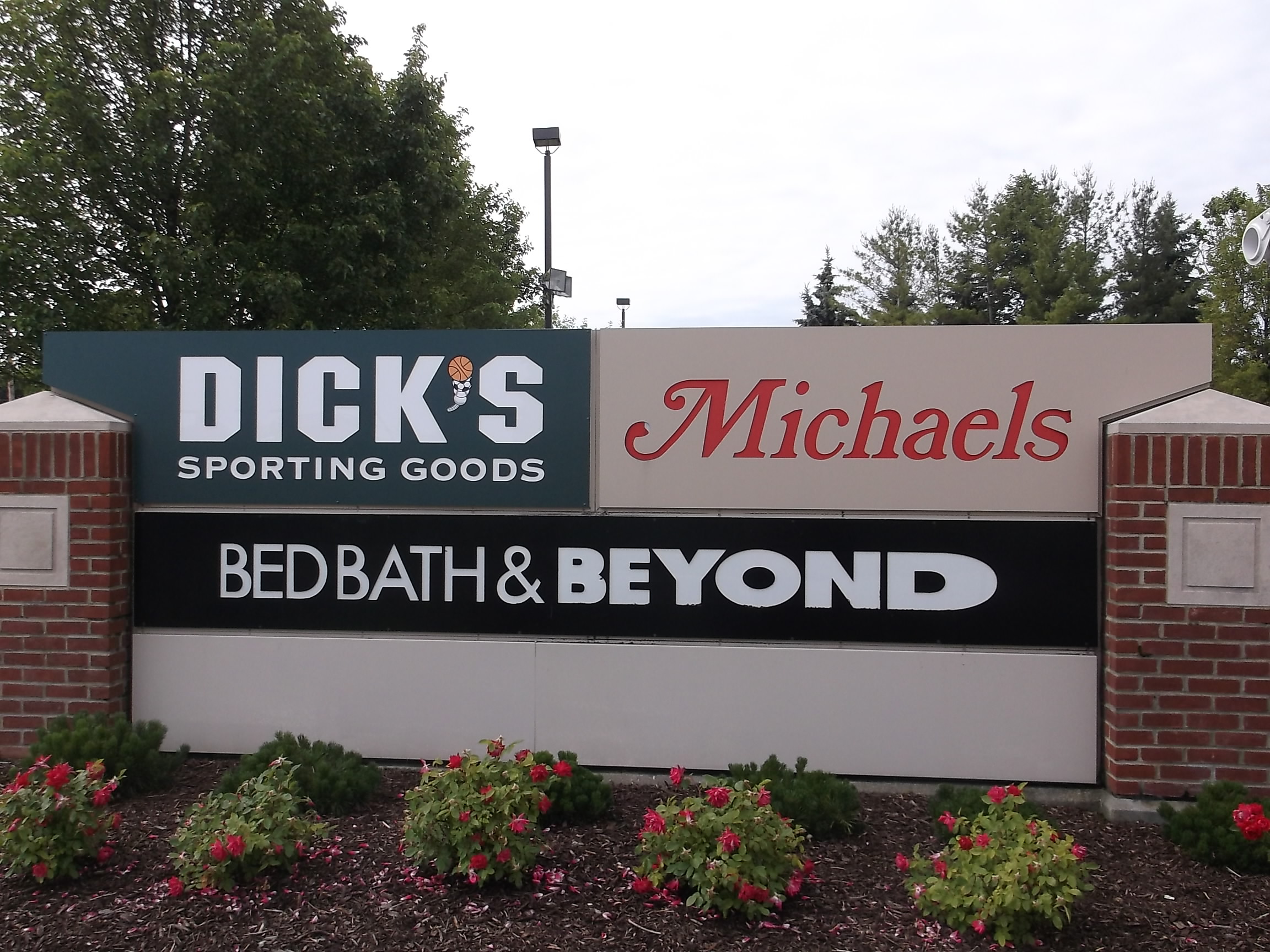 Shopping Center Pillar Monument "michaels" "dicks sporting goods" "bedbath&beyond" router cut logo panels