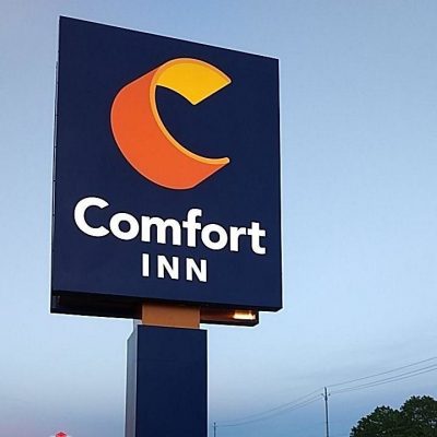 Comfort Inn Iluminating Pylon